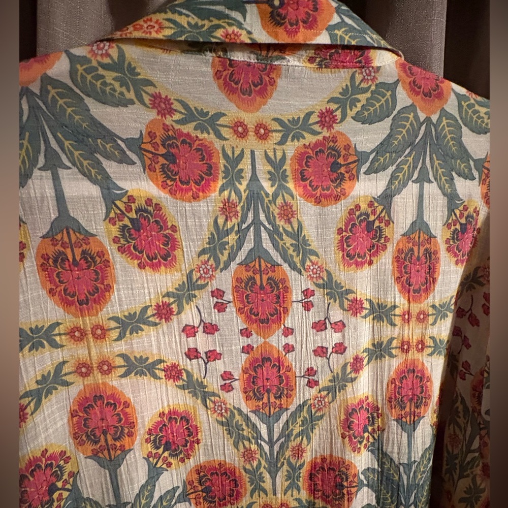Alex & Parker ladies blouse floral pastel colors. Sleeves either long / mid lgth - Picture 4 of 4